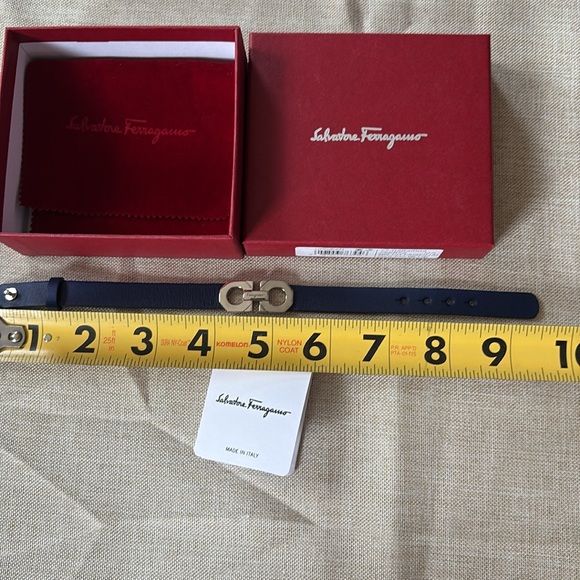 SALVATORE FERRAGAMO BLUE GANCINI LEATHER BRACELET BRAND NEW - Picture 7 of 7